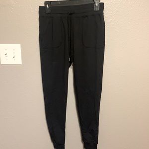 Zyia black peak joggers